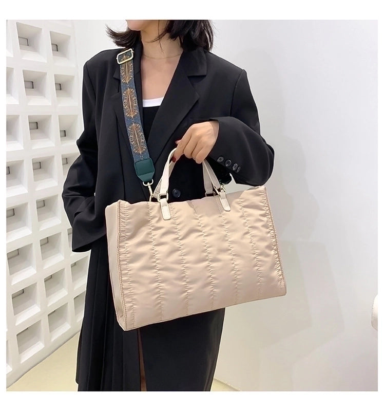 Women's Medium Nylon Solid Color Streetwear Zipper Tote Bag