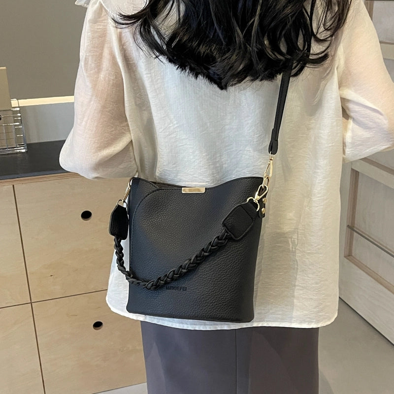 Women's Medium Pu Leather Solid Color Classic Style Sewing Thread Magnetic Buckle Bucket Bag