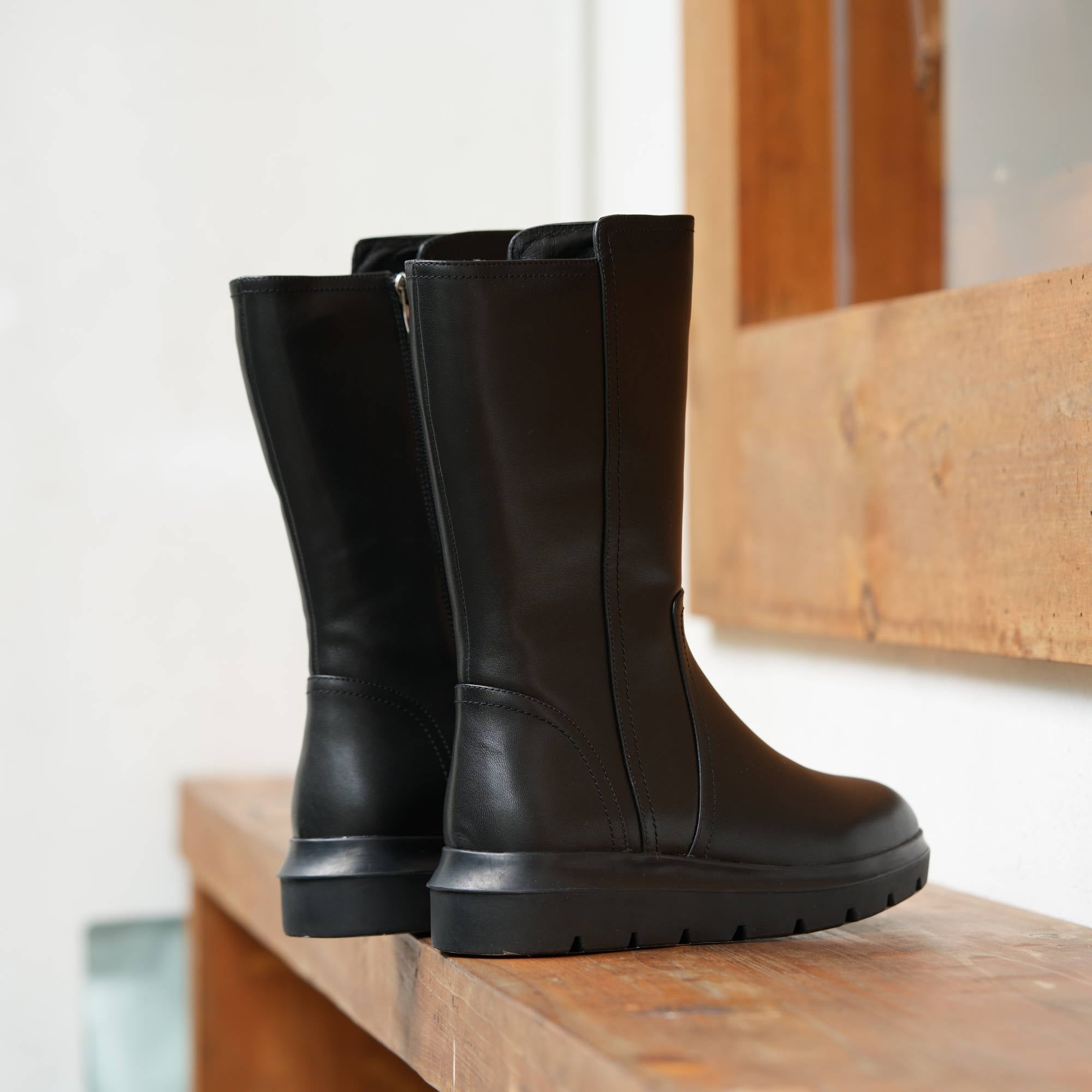 Women Retro Leather Mid Calf Boots for Winter Side Zipper Boots In Black Short Plush