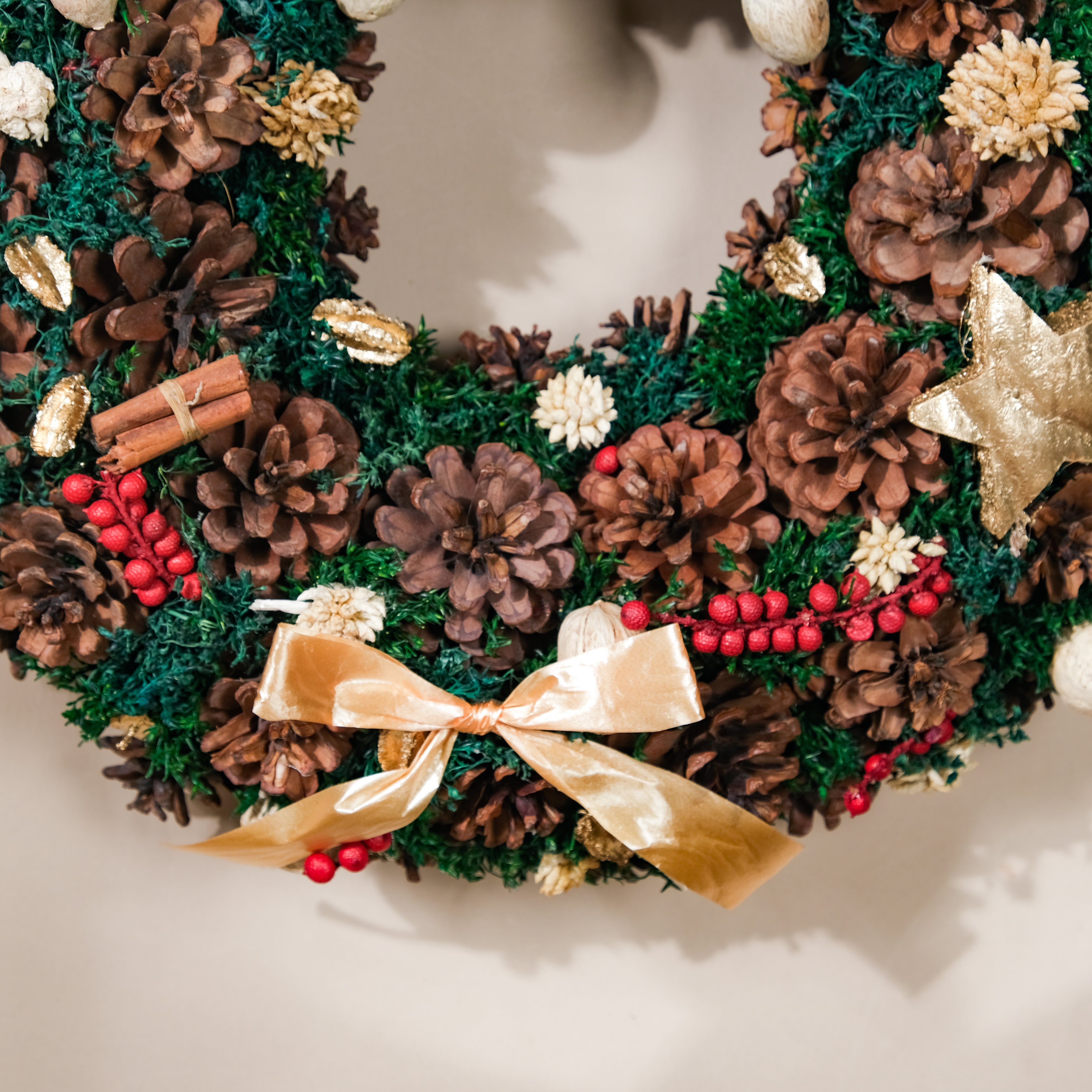 Merry Christmas Wreath Of Pinecones And Berries 13 Inch