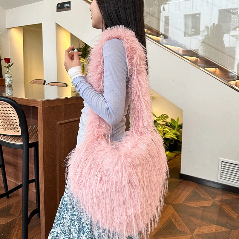 Women's Plush Heart Shape Solid Color Basic Classic Style Heart-shaped Magnetic Buckle Shoulder Bag