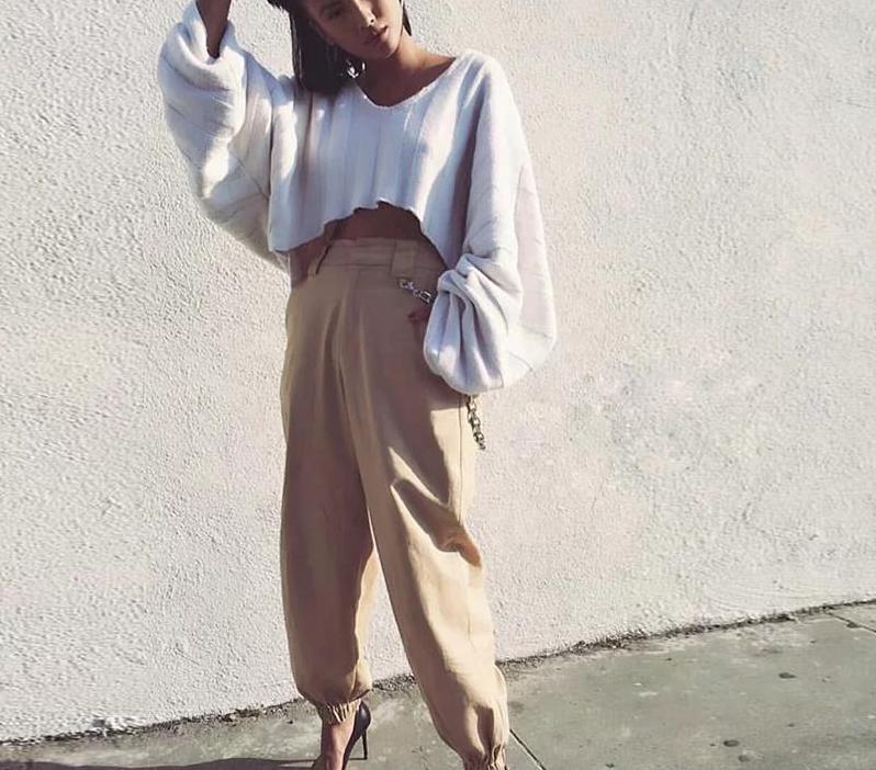 High Waisted Straight Trouser With Chain