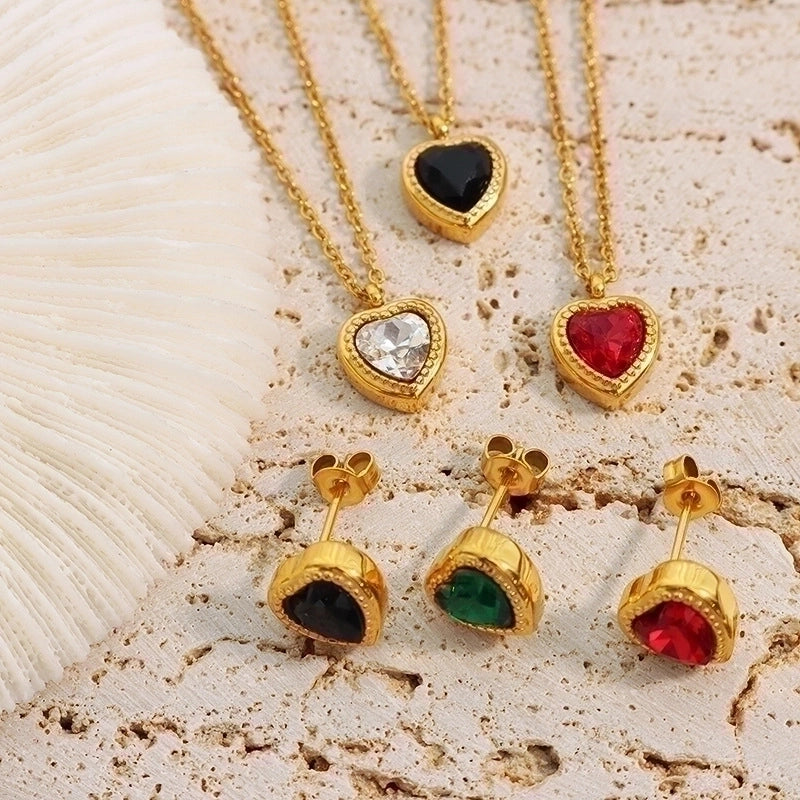 Retro Heart Shape 304 Stainless Steel Zircon 18K Gold Plated Pendant Necklace