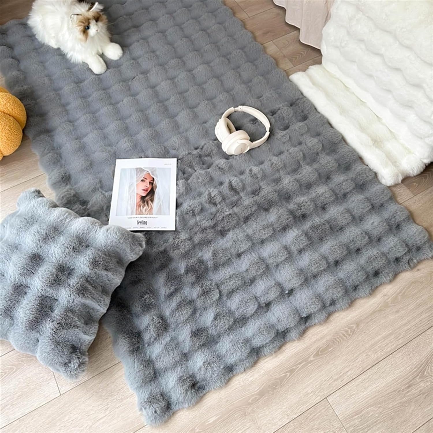 Faux Rabbit Fur Rug Carpet.  4x6 FT Fluffy Soft Area Rug