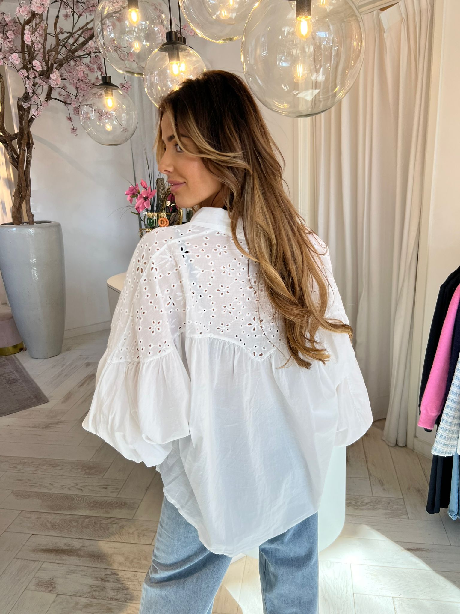 Noah broderie blouse off white