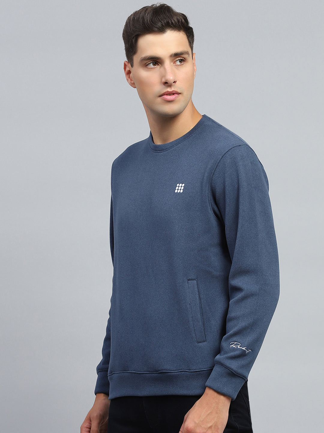 Men Blue Solid Round Neck Full Sleeve Sweatshirt