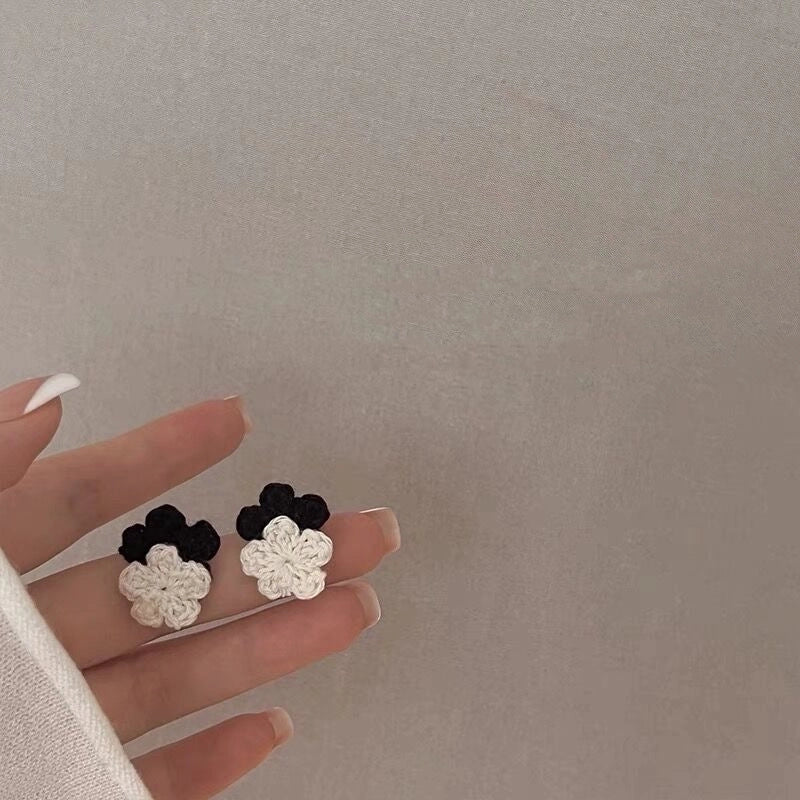 Retro Heart Shape Flower Bow Knot Flocking Inlay Artificial Pearls Rhinestones Women's Earrings 1 Pair