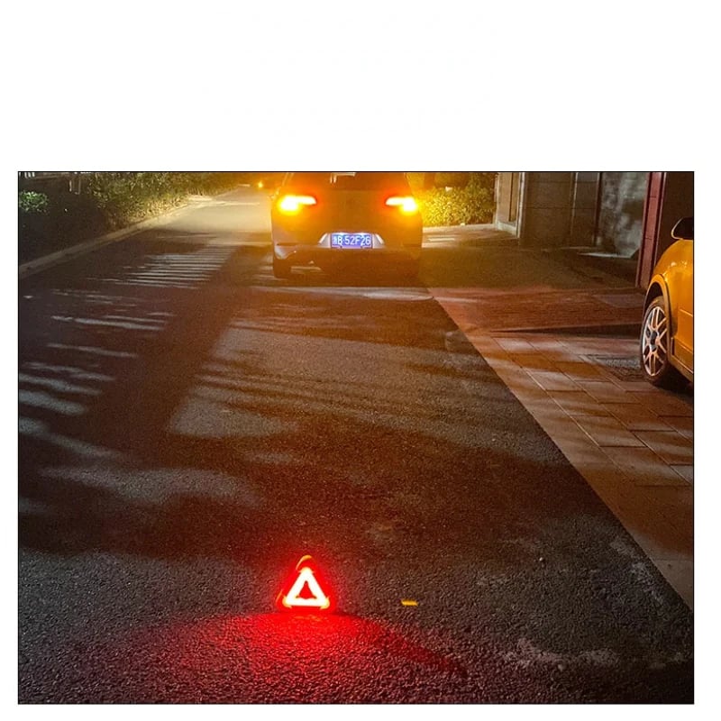 2-IN-1 Solar Emergency Triangular Roadside Warning Light