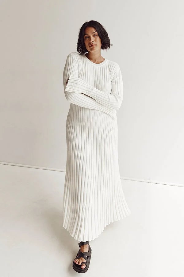 SALLE | V-Neck Sleeved Knit Midi Dress
