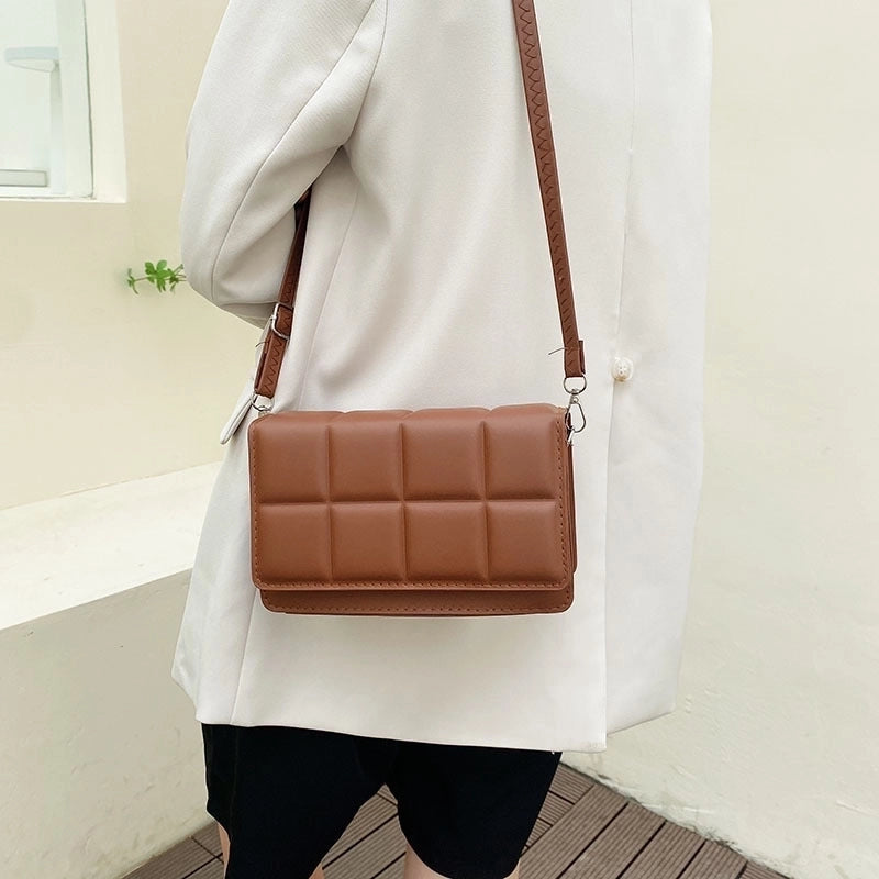 Women's Small Pu Leather Solid Color Streetwear Square Magnetic Buckle Crossbody Bag