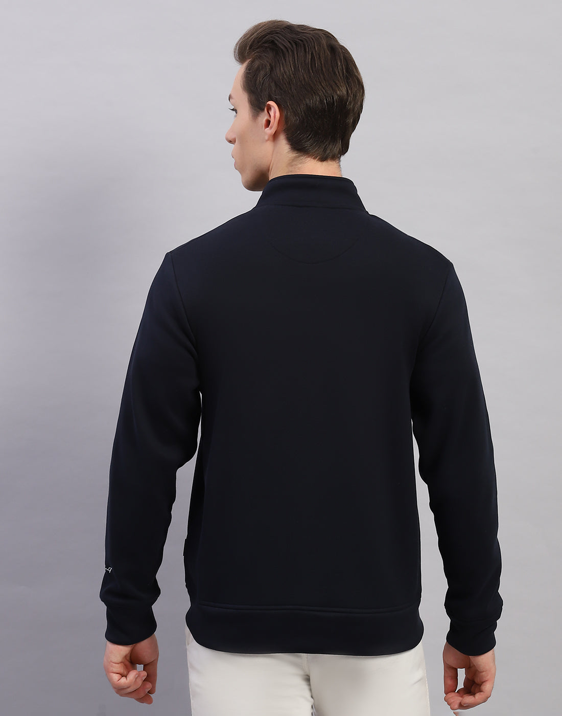 Men Navy Blue Solid Round Neck Full Sleeve Sweatshirt