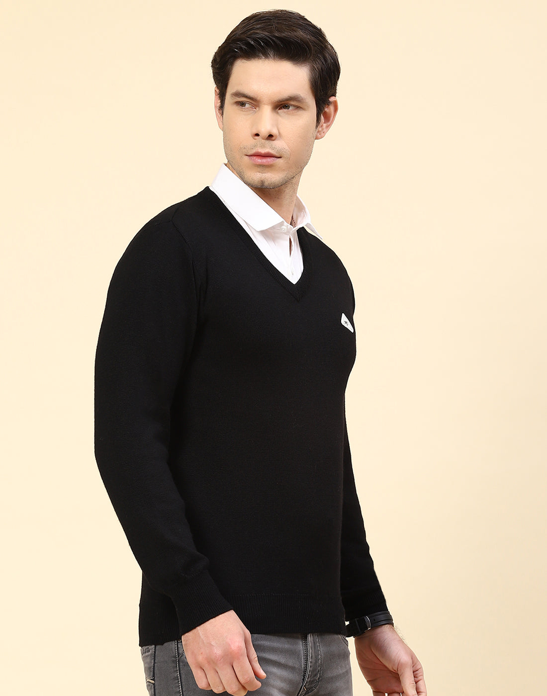 Men Black Solid V Neck Full Sleeve Pullover