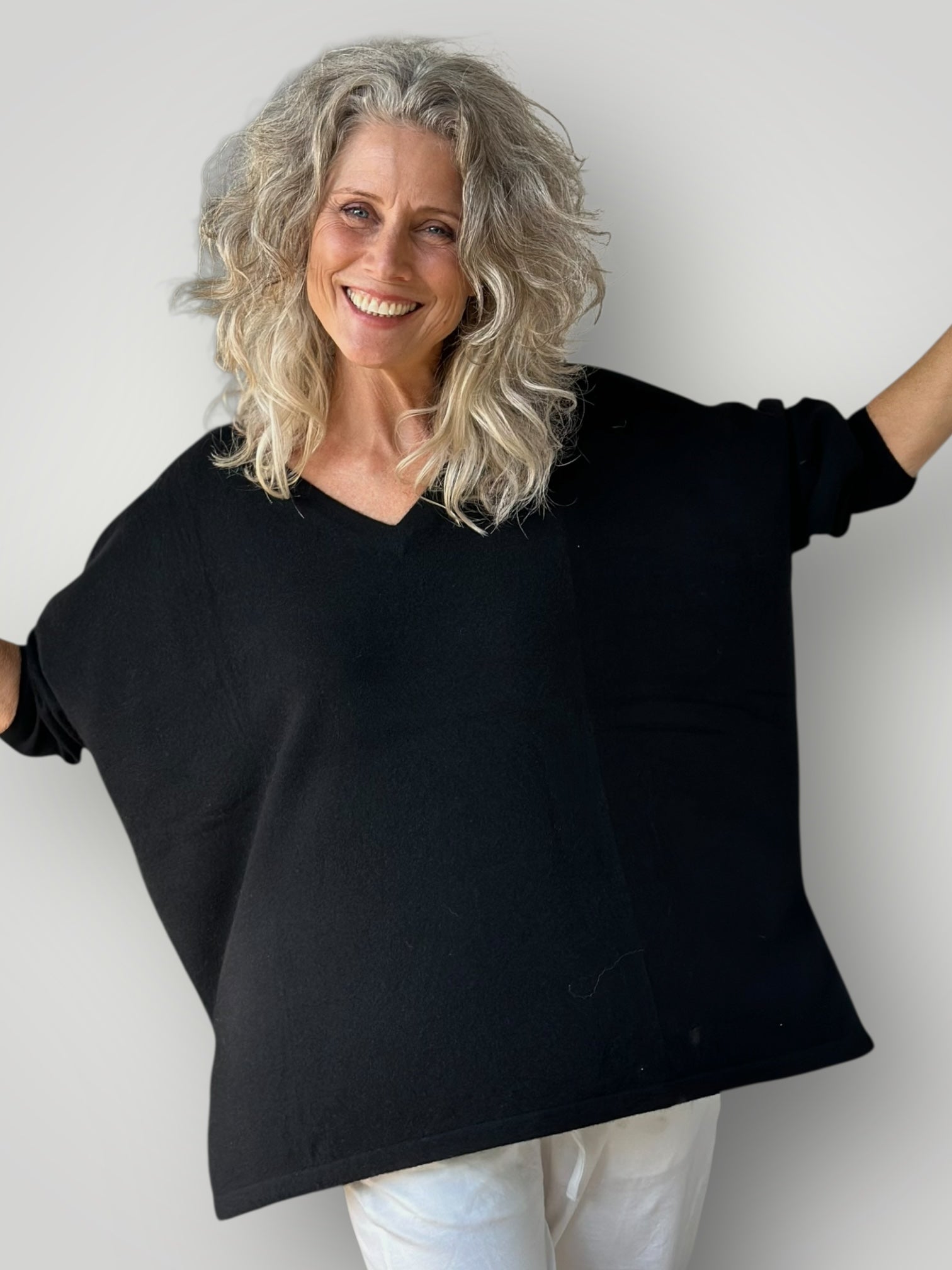 relaxed boyfriend knit-black cashmere