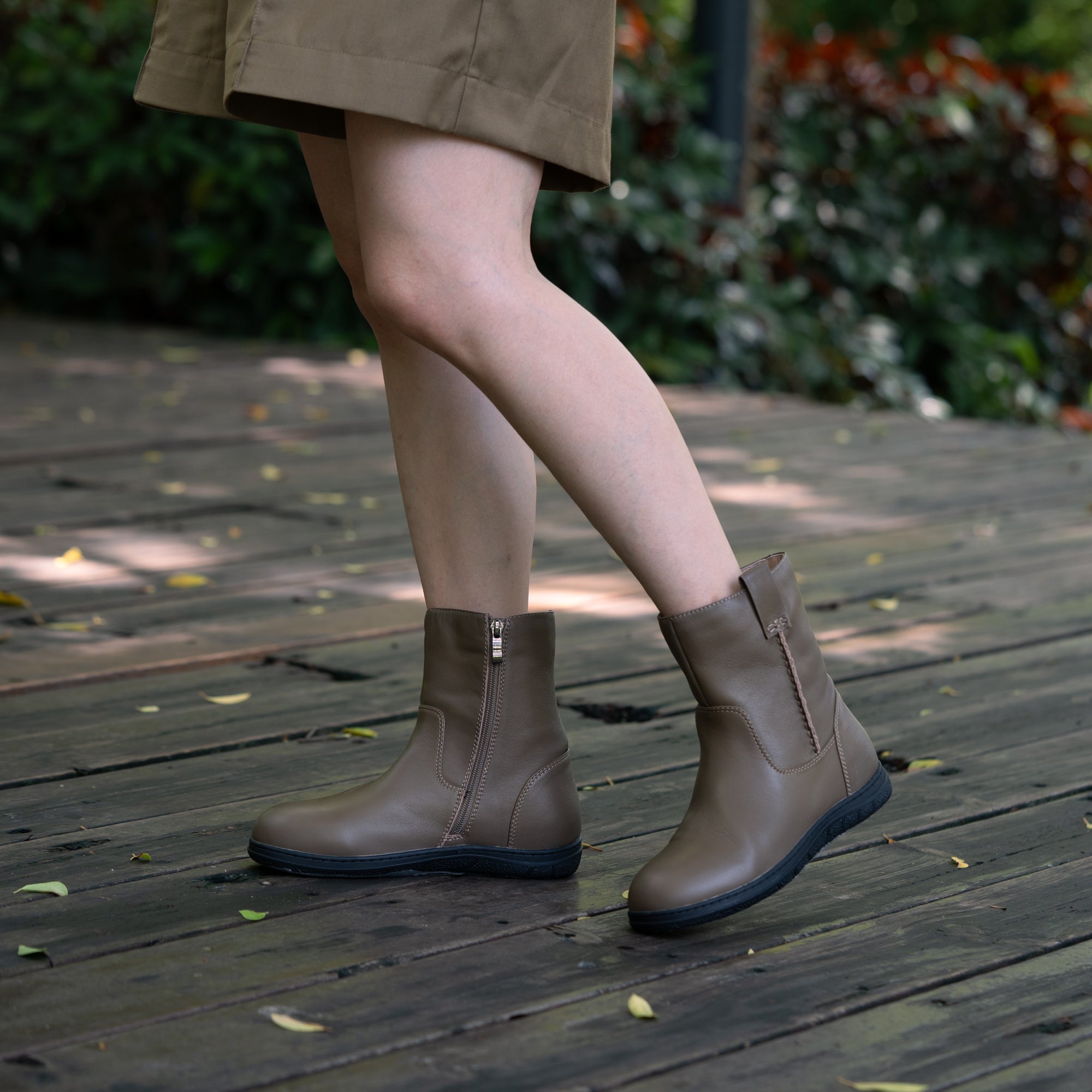 Women Retro Leather Soft Short Boots for Winter Short Plush Lining Black/Khaki