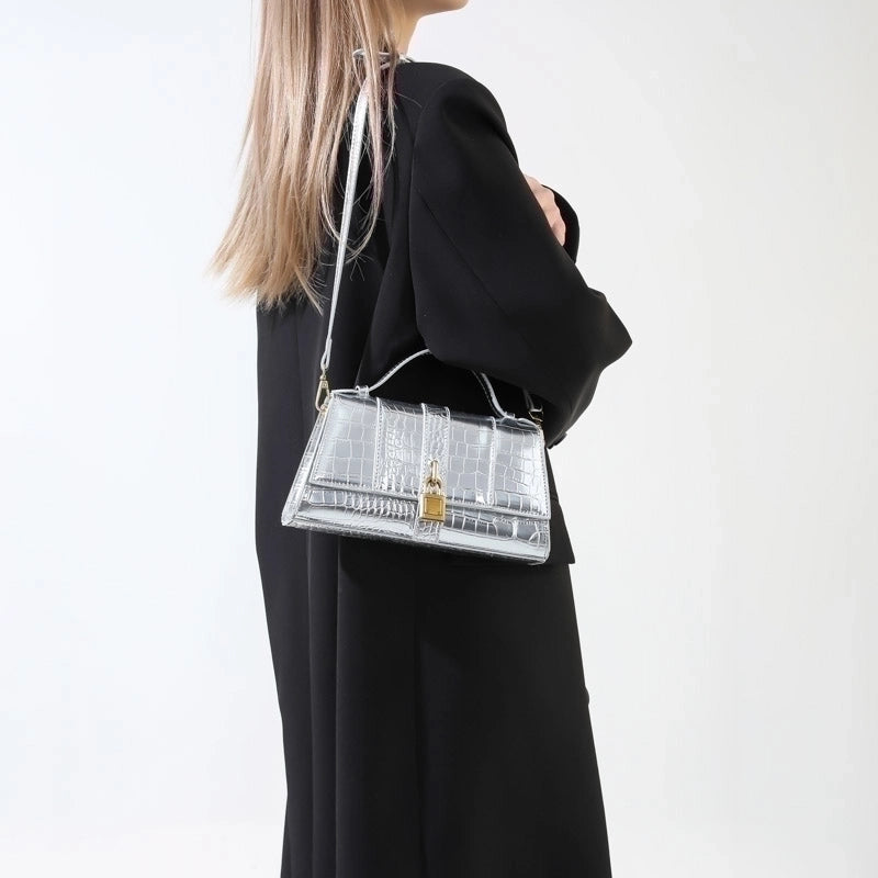Women's Pu Leather Solid Color Punk Classic Style Streetwear Sewing Thread Square Magnetic Buckle Flip Cover Handbag
