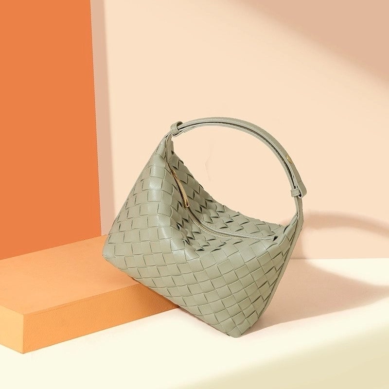 Women's Medium Straw Solid Color Vacation Classic Style Weave Zipper Underarm Bag