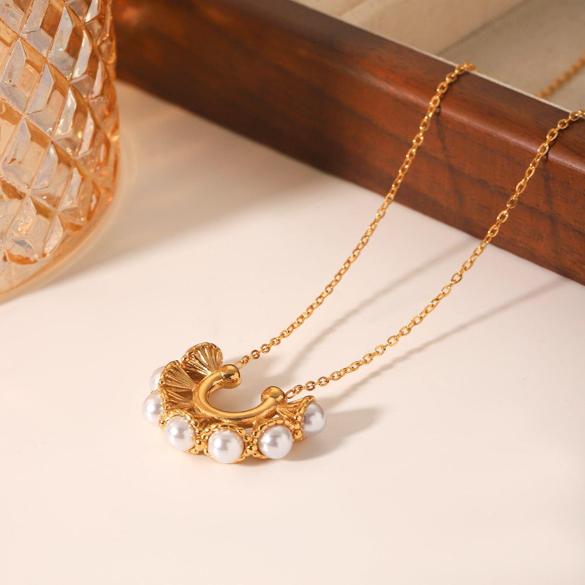 U-Shaped Stainless Steel Trumpet Flower Inlaid Pearl Pendant Necklace Female Niche Design Ins Titanium Steel Clavicle Chain Necklace