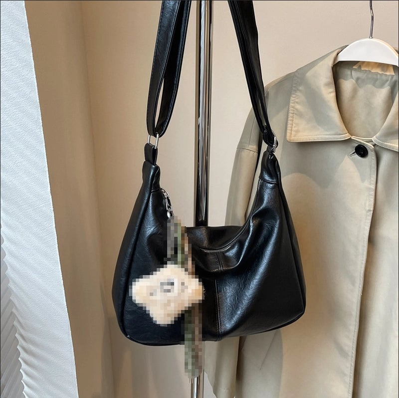 Women's Large PU Solid Color Elegant Ethnic Style Sewing Thread Dumpling Shape Zipper Shoulder Bag