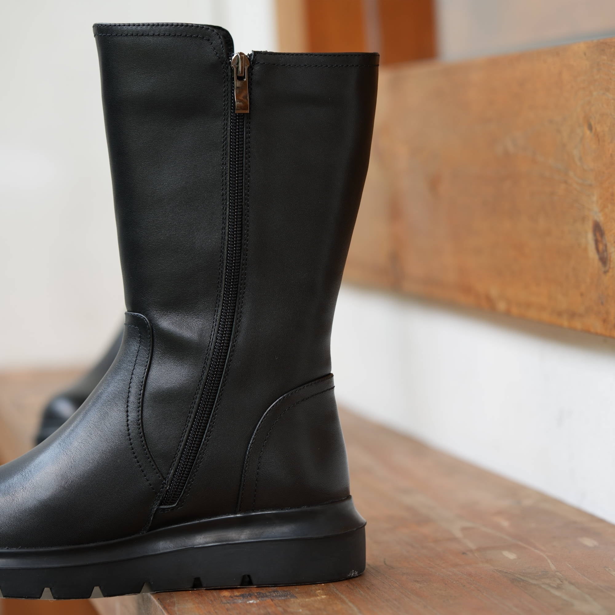 Women Retro Leather Mid Calf Boots for Winter Side Zipper Boots In Black Short Plush