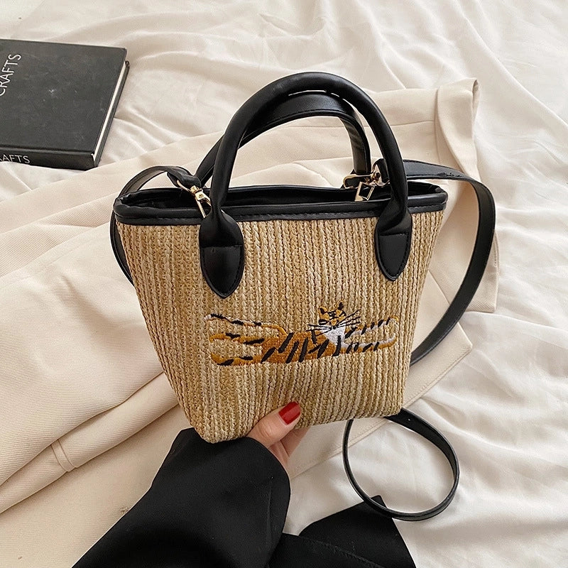 Women's Medium Straw Tiger Ethnic Style Zipper Straw Bag