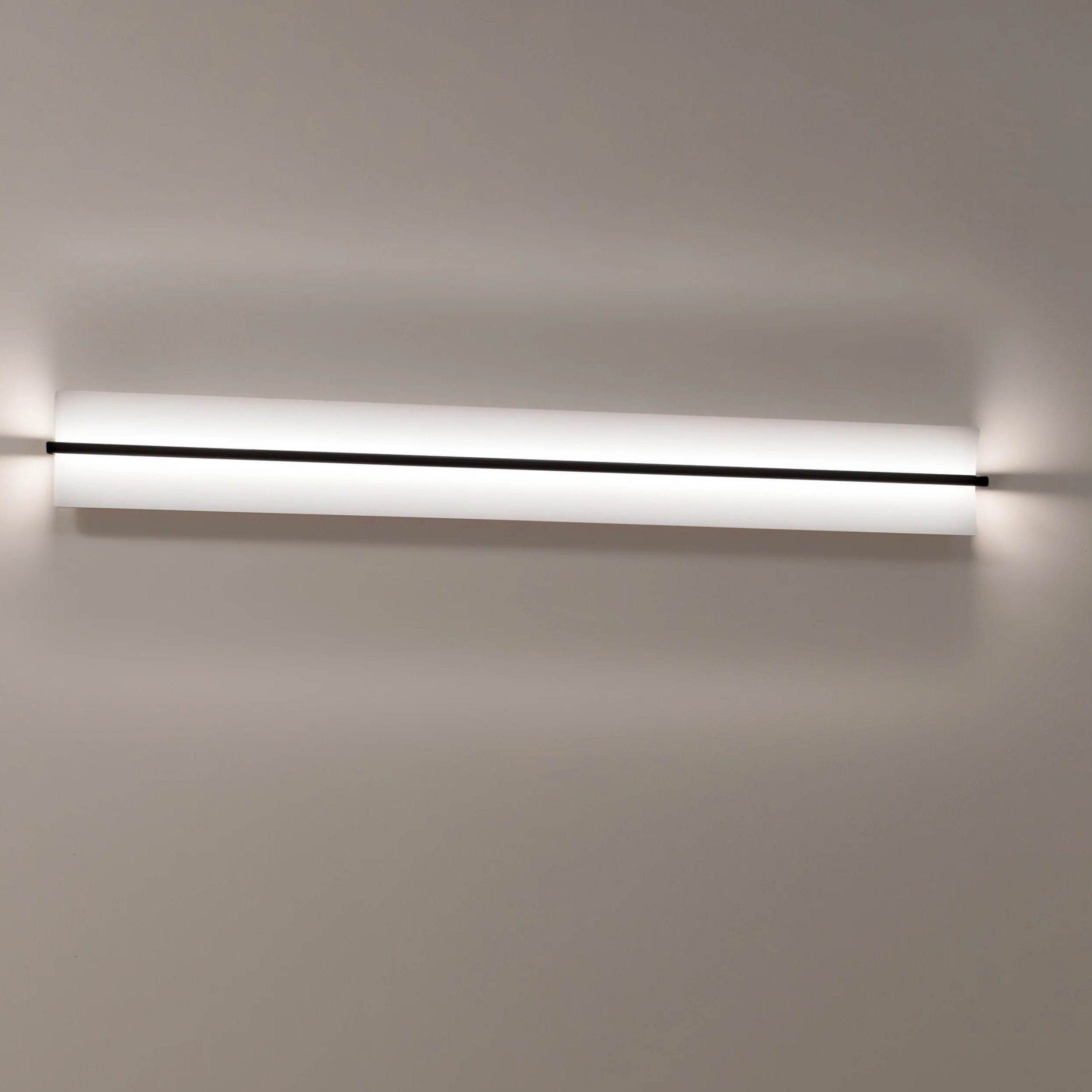 Ishaan | Modern Wall Light