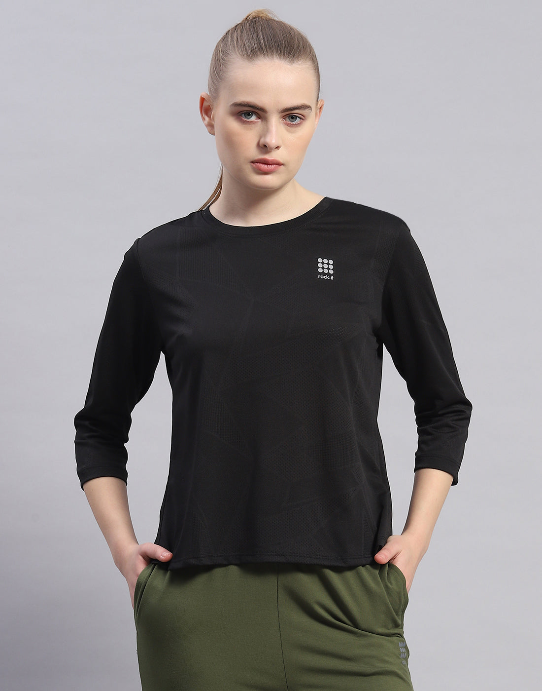 Women Black Solid Round Neck Half Sleeve Top