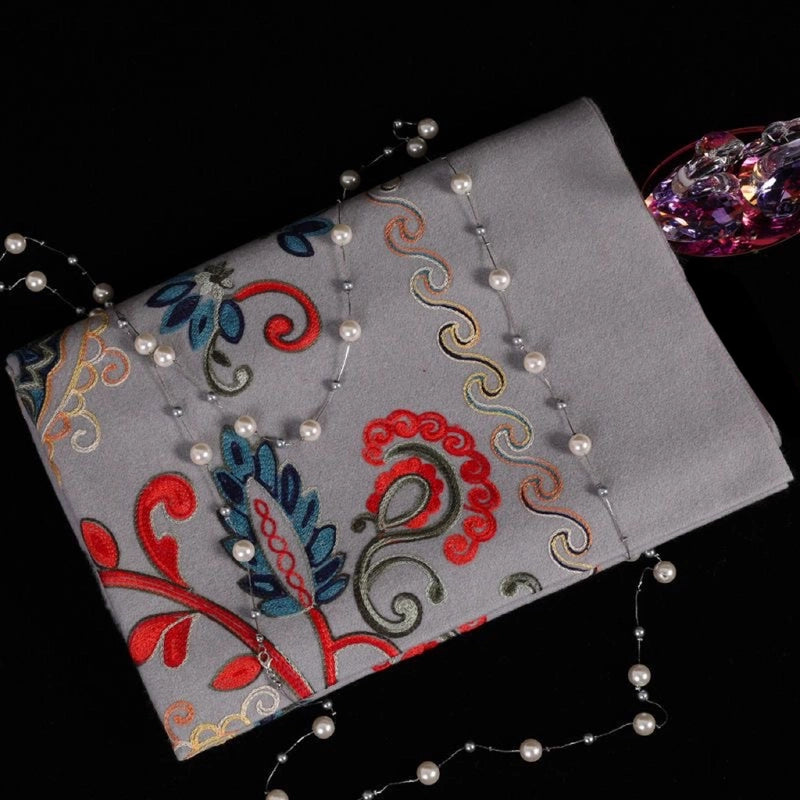 Women's Minimalist Flower Imitation Cashmere Embroidery Scarf