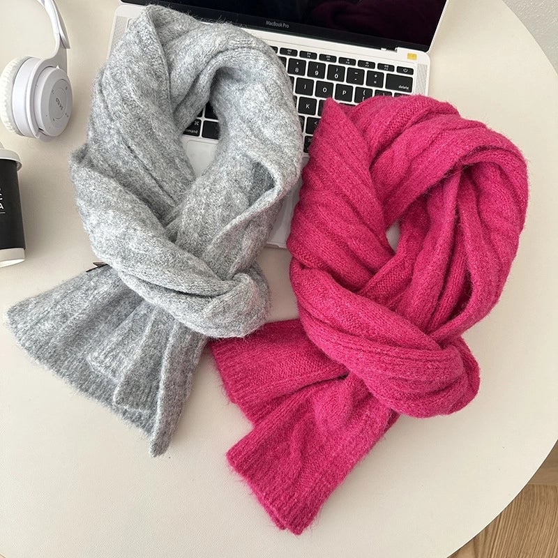 Women's Minimalist Solid Color Knit Scarf