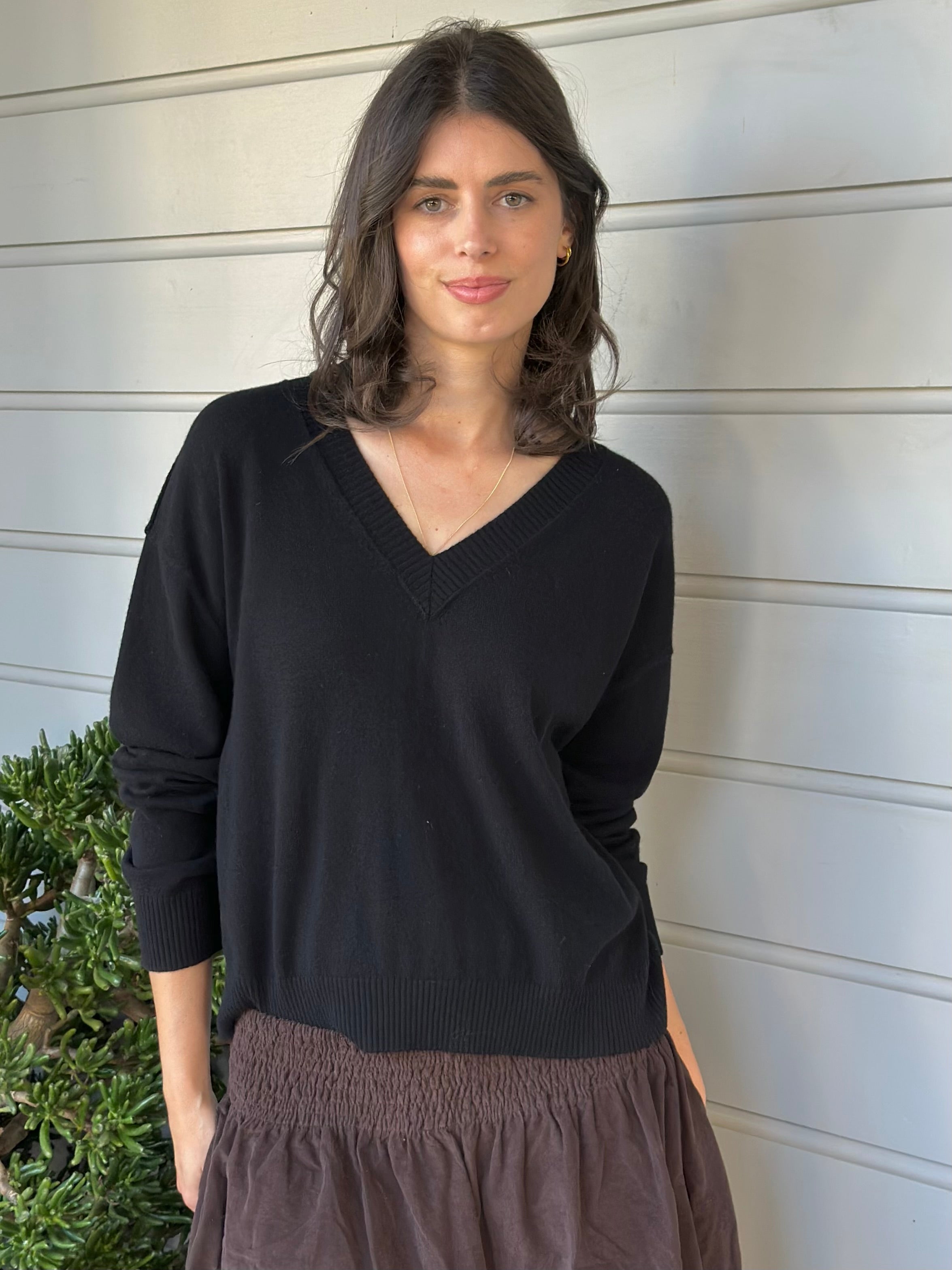 mavis v neck knit- -black cashmere