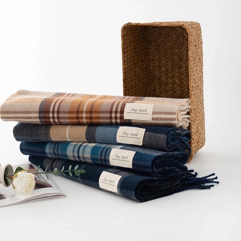 Women's Elegant Plaid Imitation Cashmere Tassel Scarf
