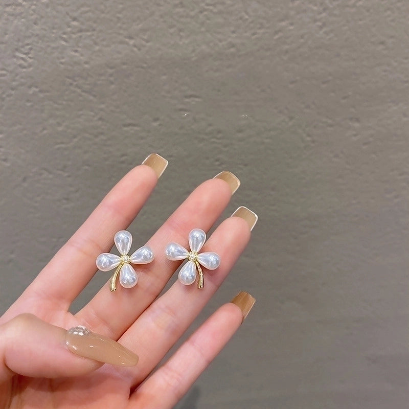 Sweet Star Flower Bow Knot Alloy Inlay Artificial Pearls Rhinestones Women's Earrings 1 Pair