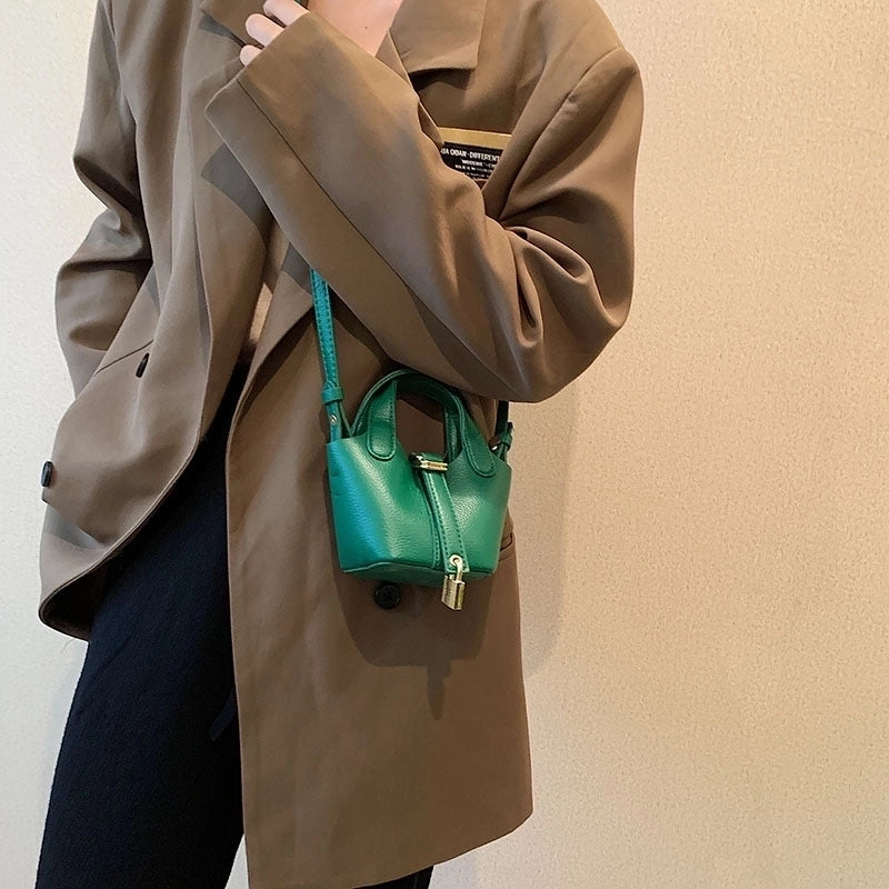 Women's Medium Pu Leather Solid Color Streetwear Bucket Lock Clasp Handbag Crossbody Bag