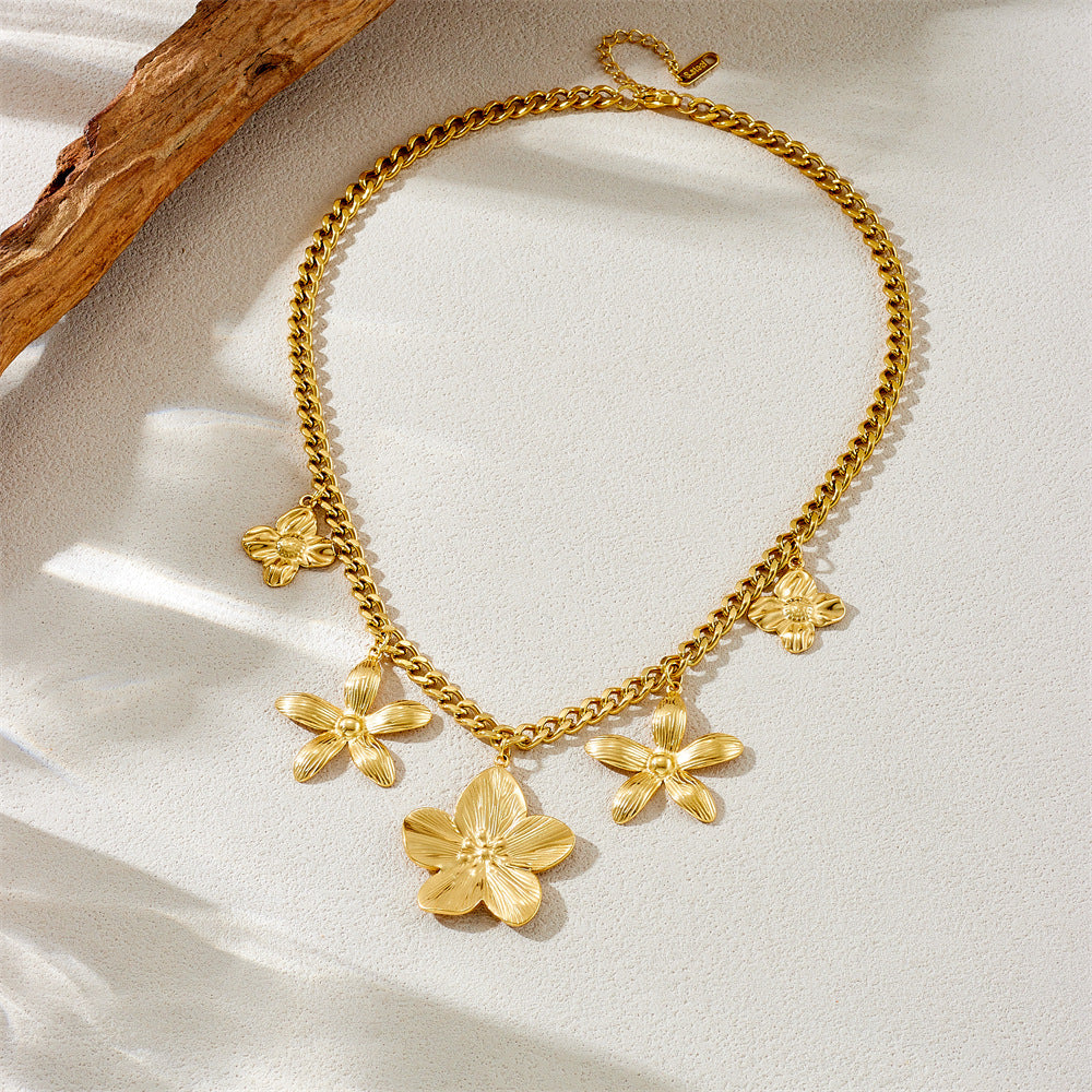 Fashionable And Elegant Gold-Plated Stainless Steel Five-Petal Flower Pendant Thick Chain Clavicle Necklace For Women