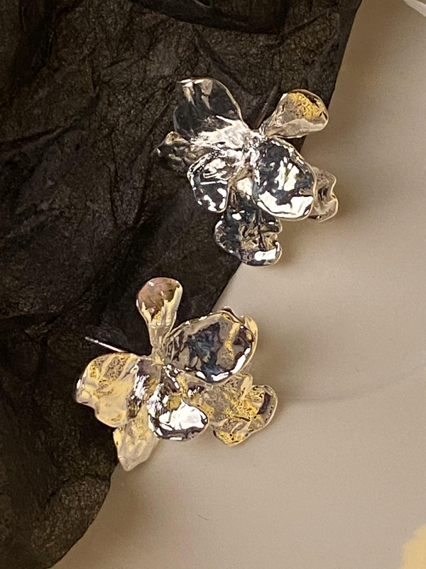 Three-Dimensional Silver Flower Shape Earrings