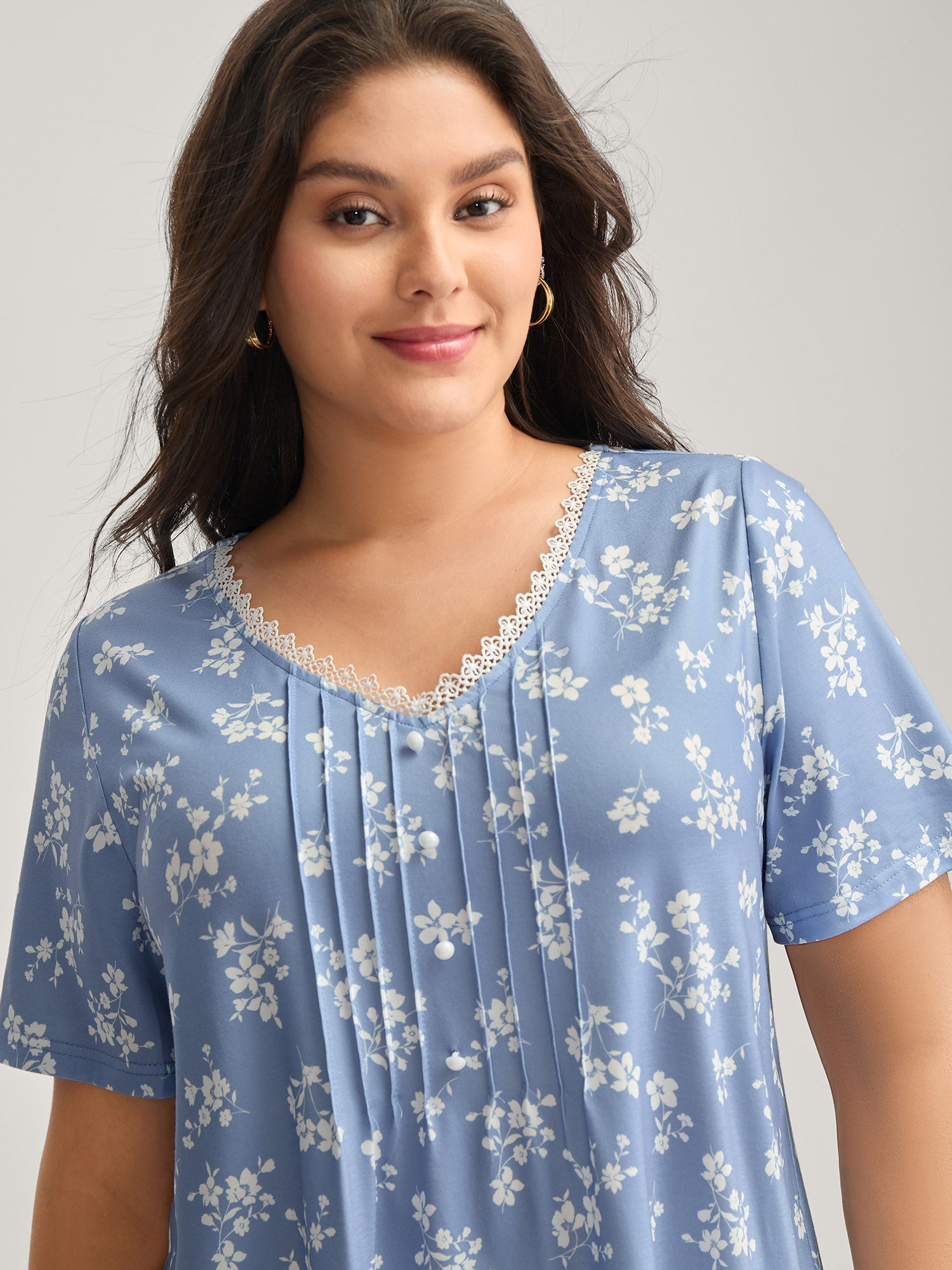 Stretchy Floral Pin Tuck Lace Top