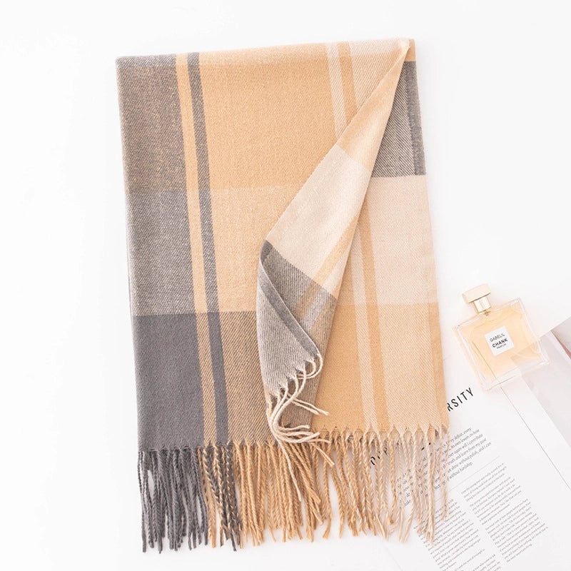 Women's Elegant Minimalist Plaid Imitation Cashmere Tassel Scarf