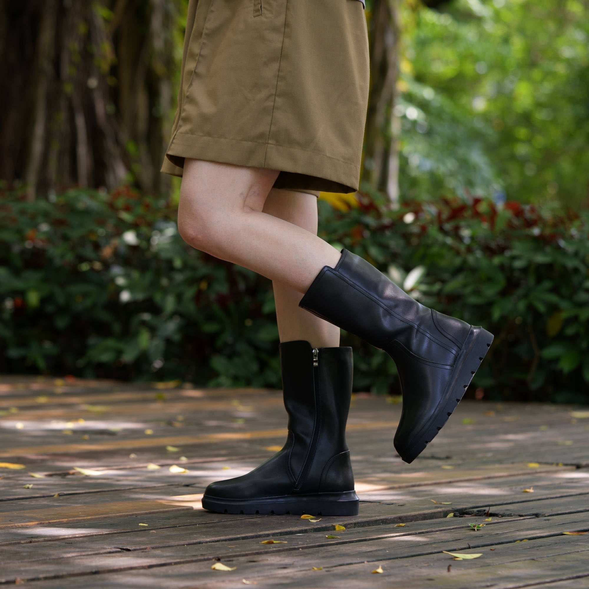 Women Retro Leather Mid Calf Boots for Winter Side Zipper Boots In Black Short Plush