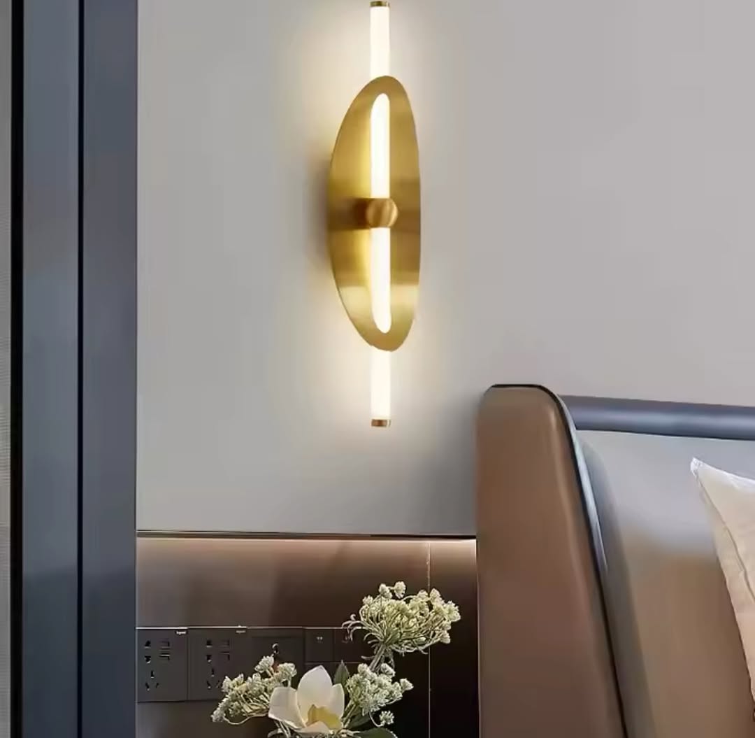 Minimalist Gold Vertical Bar Wall Light