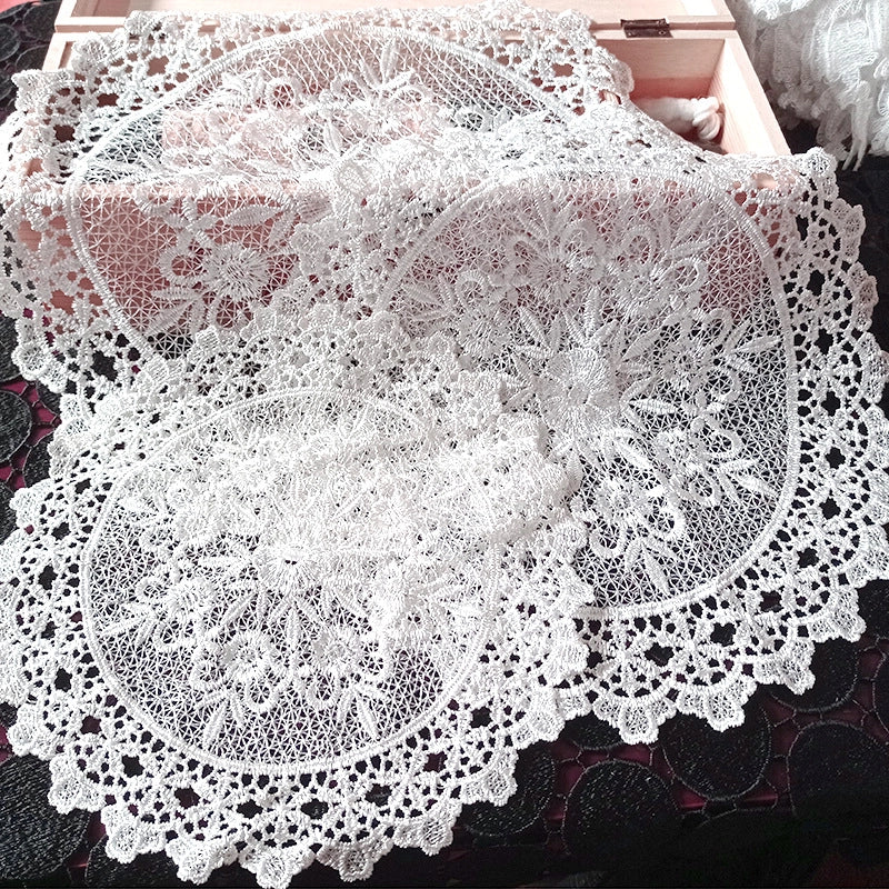 Minimalist Flower Polyester Tablecloths Artificial Decorations
