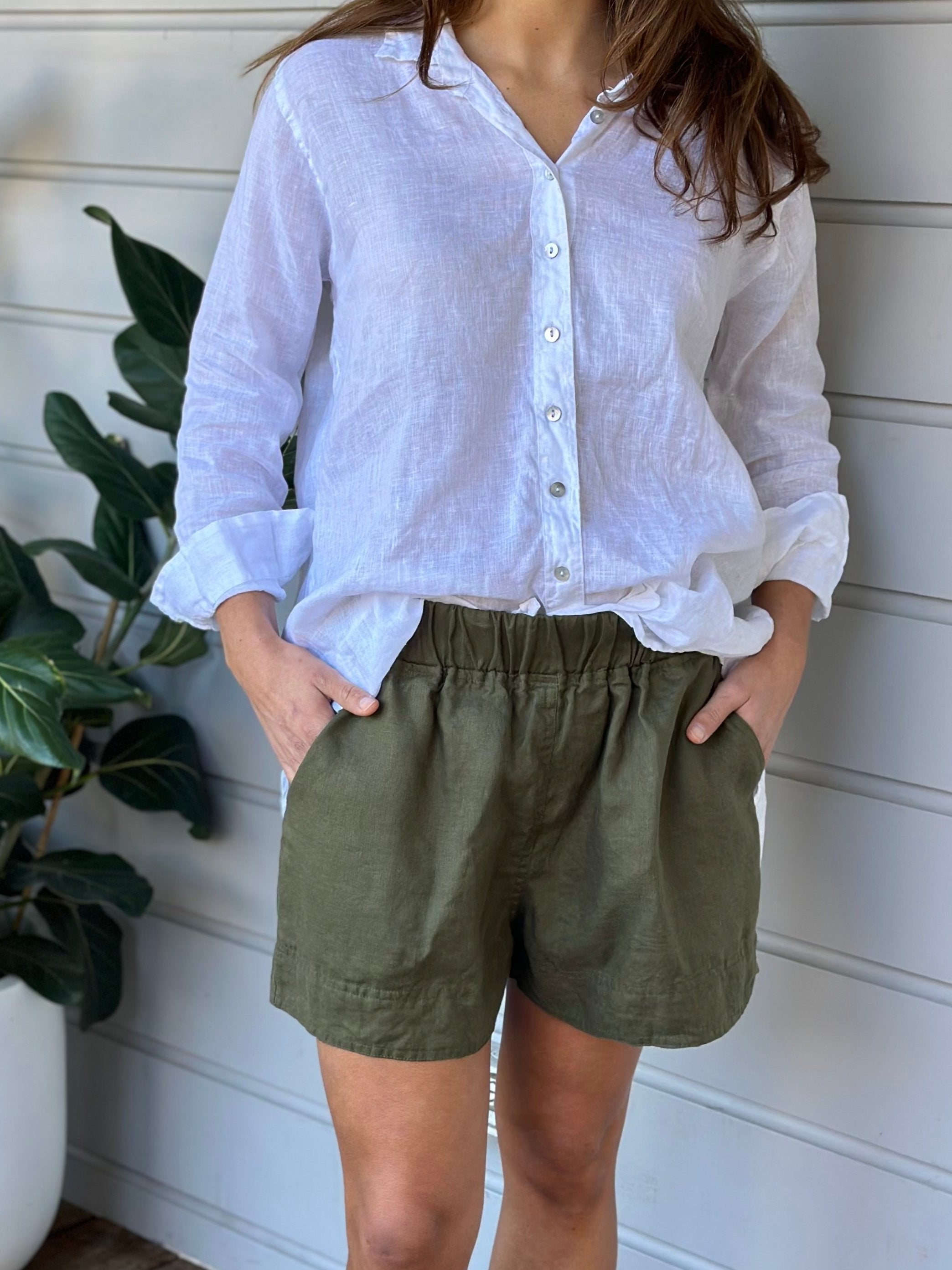 abbey short - army linen