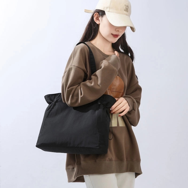 Women's Medium Nylon Solid Color Basic Classic Style Square Zipper Tote Bag