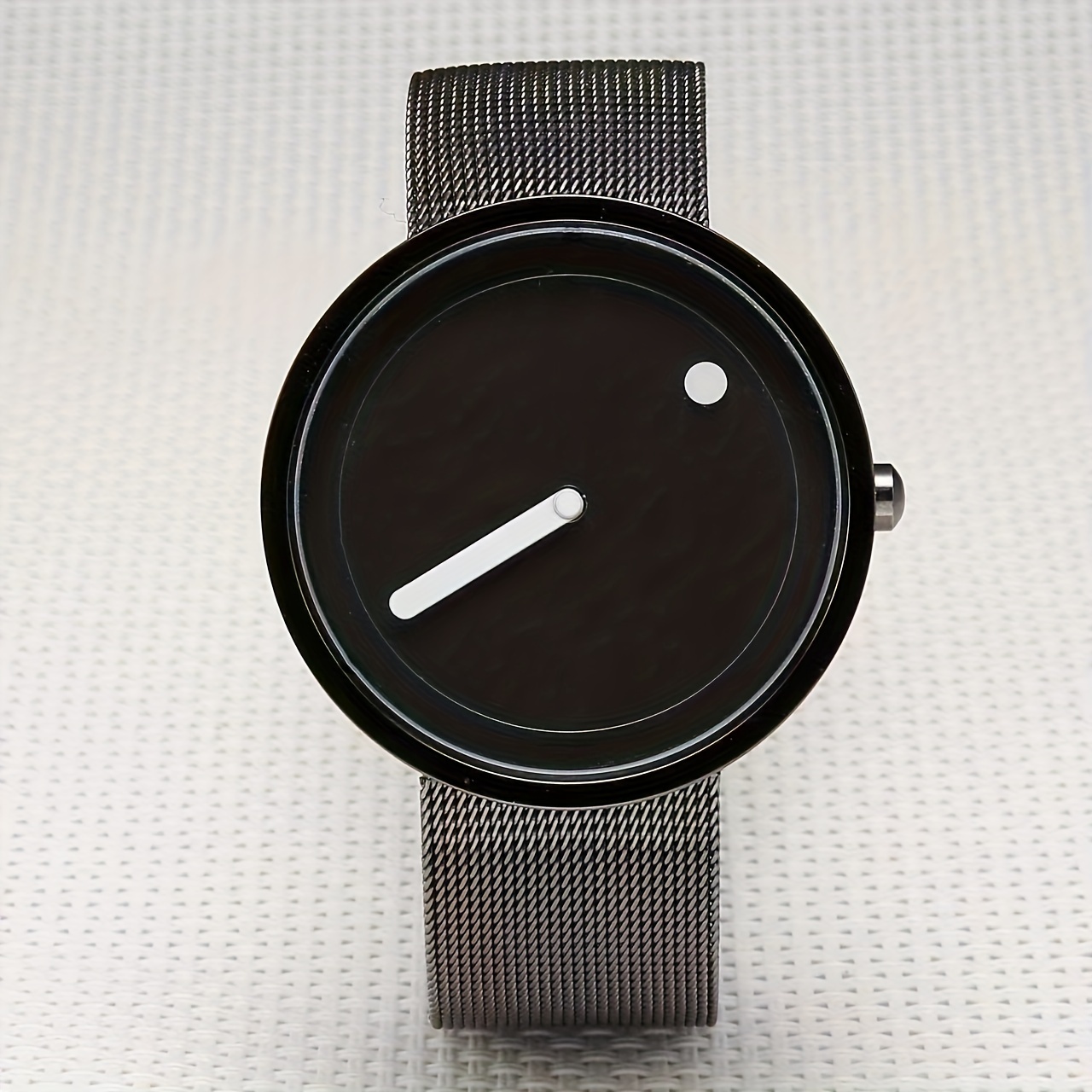 Stylish Round Quartz Watch with Minimalist Design - Perfect Gift for Women, Men, Teens & Students