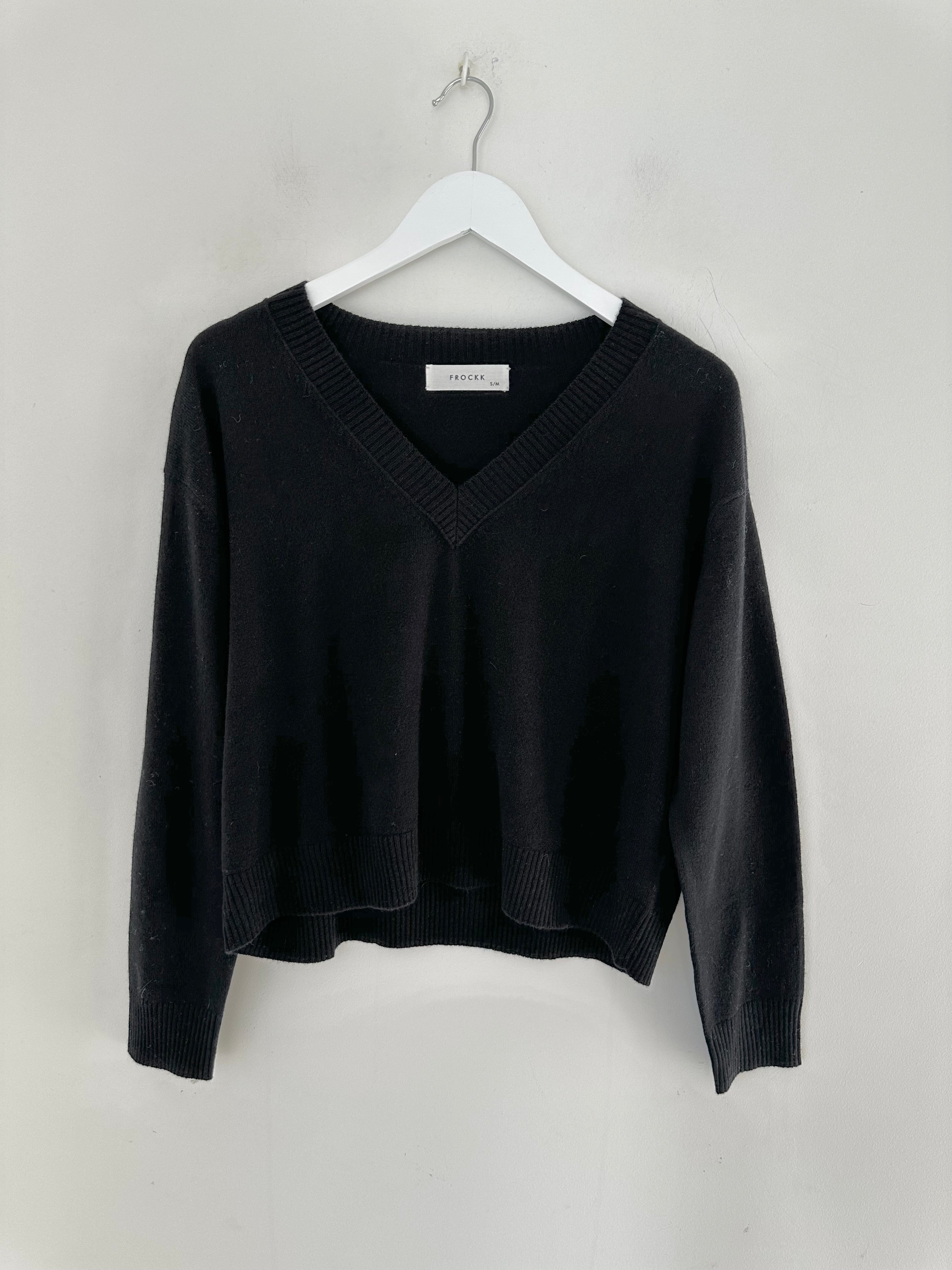 mavis v neck knit- -black cashmere