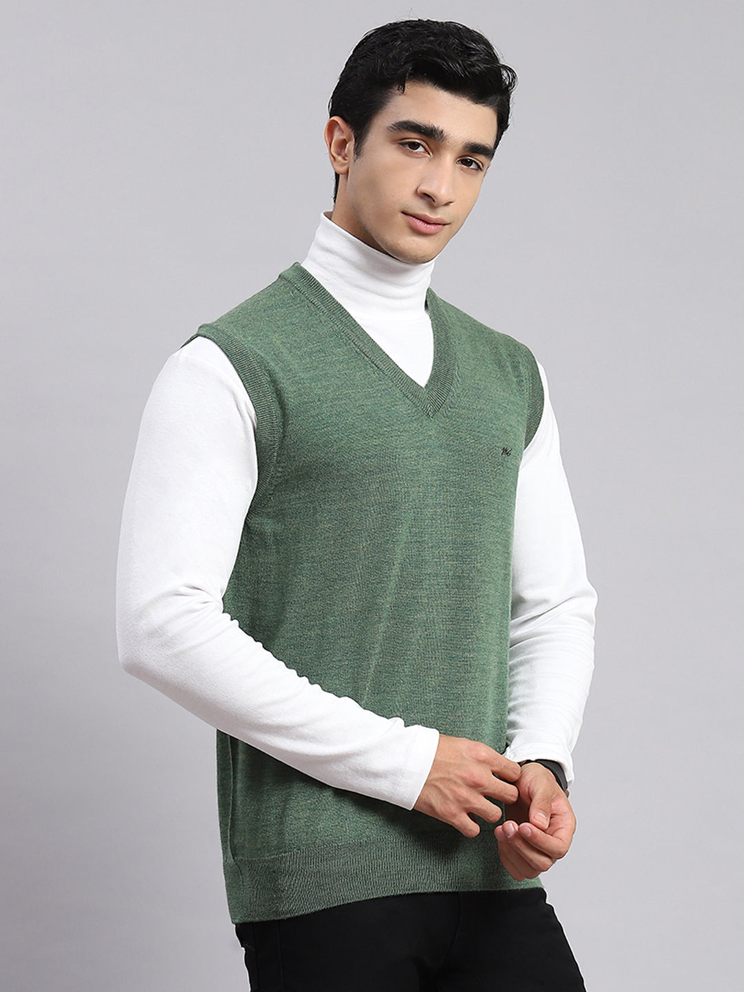 Men Green Solid V Neck Sleeveless Sweater