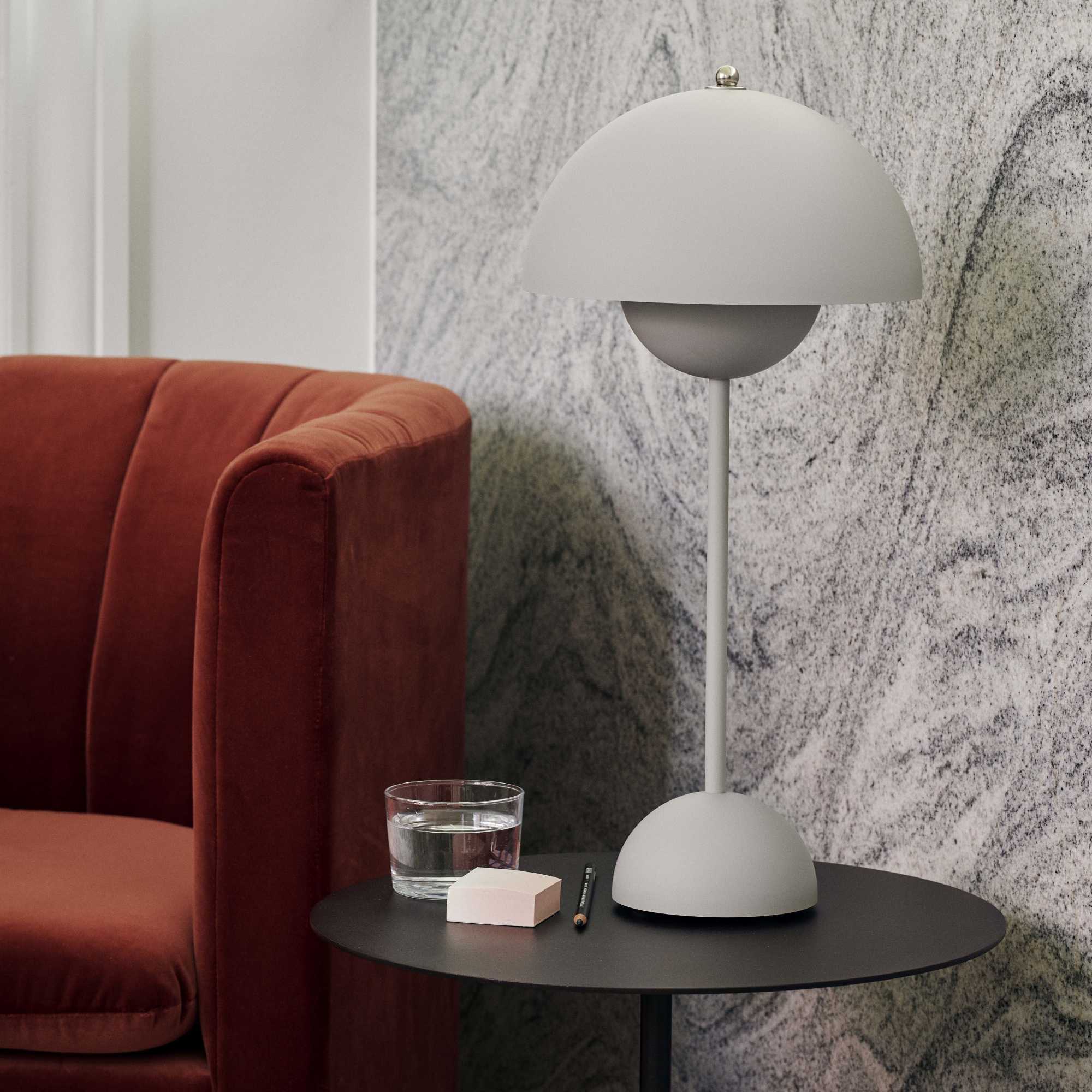 VP3 Flowerpot table lamp. Matt Light Grey