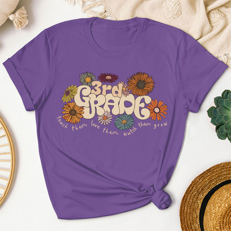 Personalized Retro Daisy Grade Teacher T-Shirt