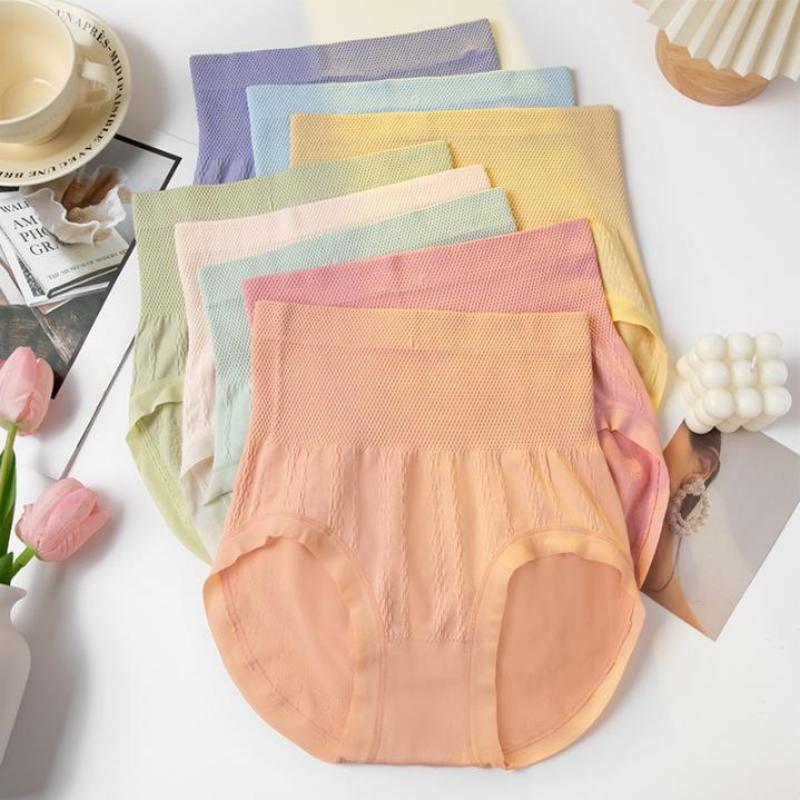 Naadloze antibacteriële slip met hoog taille. buikcorrectie en heupversteviging zonder zichtbare sporen