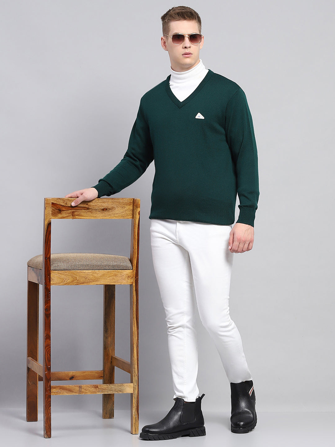 Men Green Solid V Neck Full Sleeve Pullover