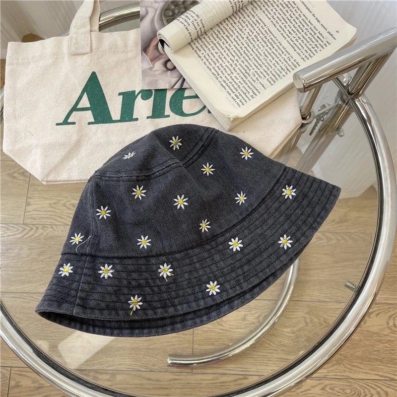 Women's Pastoral Flower Embroidery Wide Eaves Bucket Hat