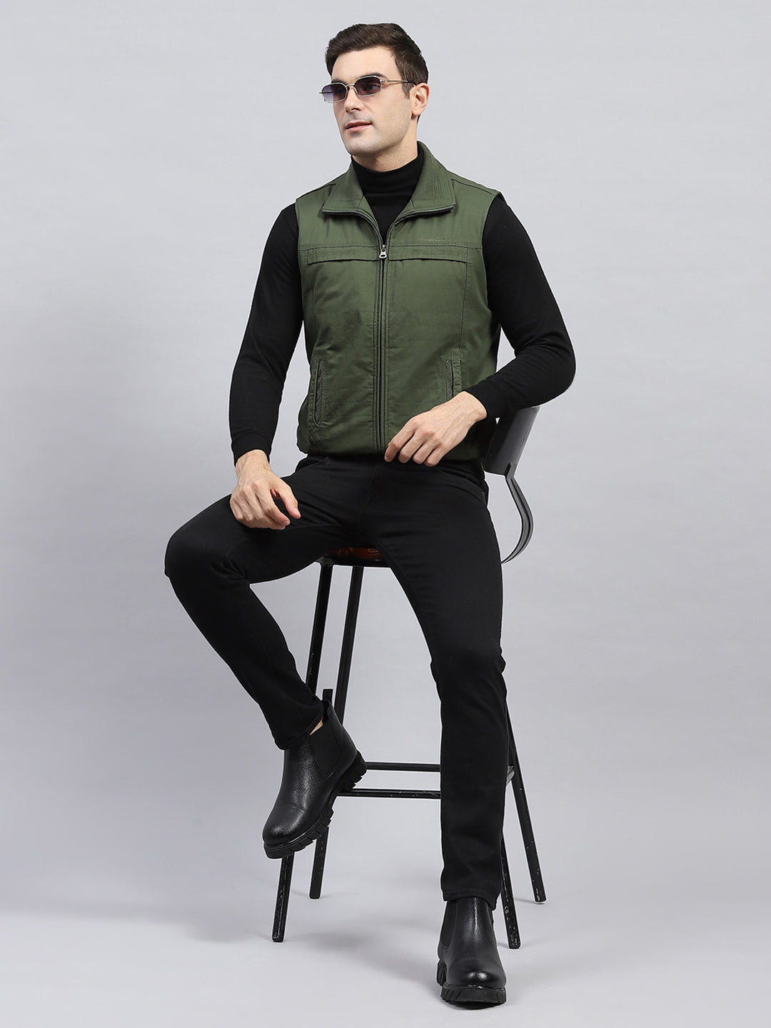 Men Olive Solid Collar Sleeveless Jacket